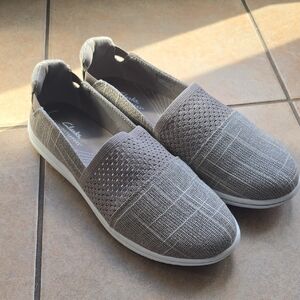 Clarks Textured Olive Slip-On Cloudsteppers